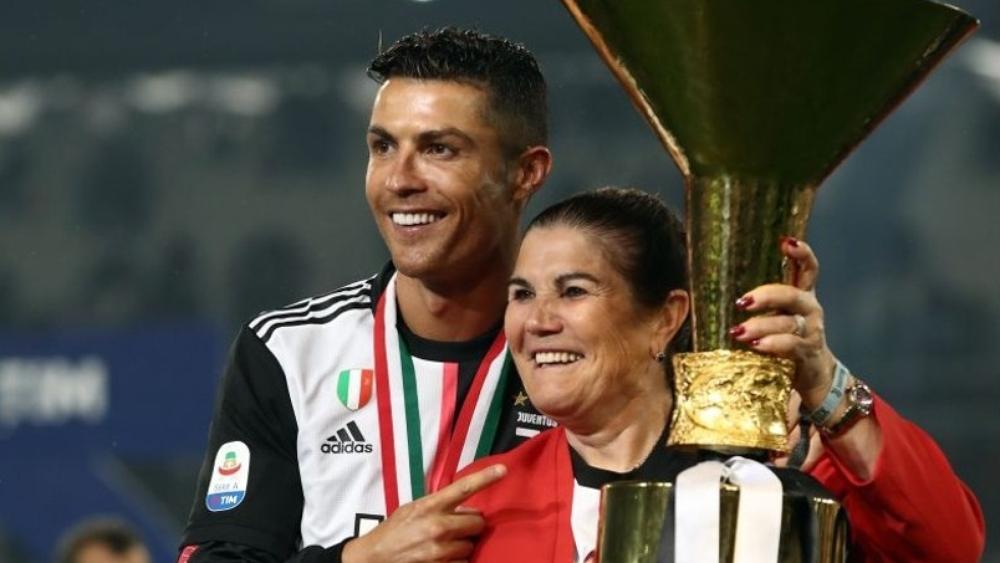 والدة رونالدو بعد خروجها من المستشفى: "اعتقدت أنني لن أخرج من هذه المحنة.. ونحن مجرد بيادق في هذا العالم"