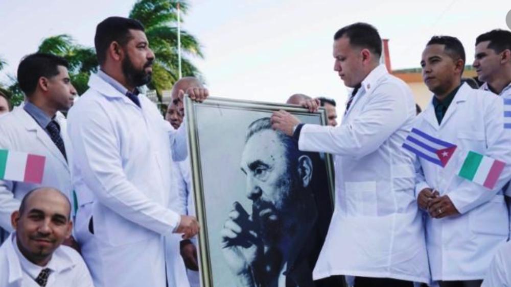 كوبا تُرسل طاقماً طبياً إلى إيطاليا ساهم في القضاء على "إيبولا"