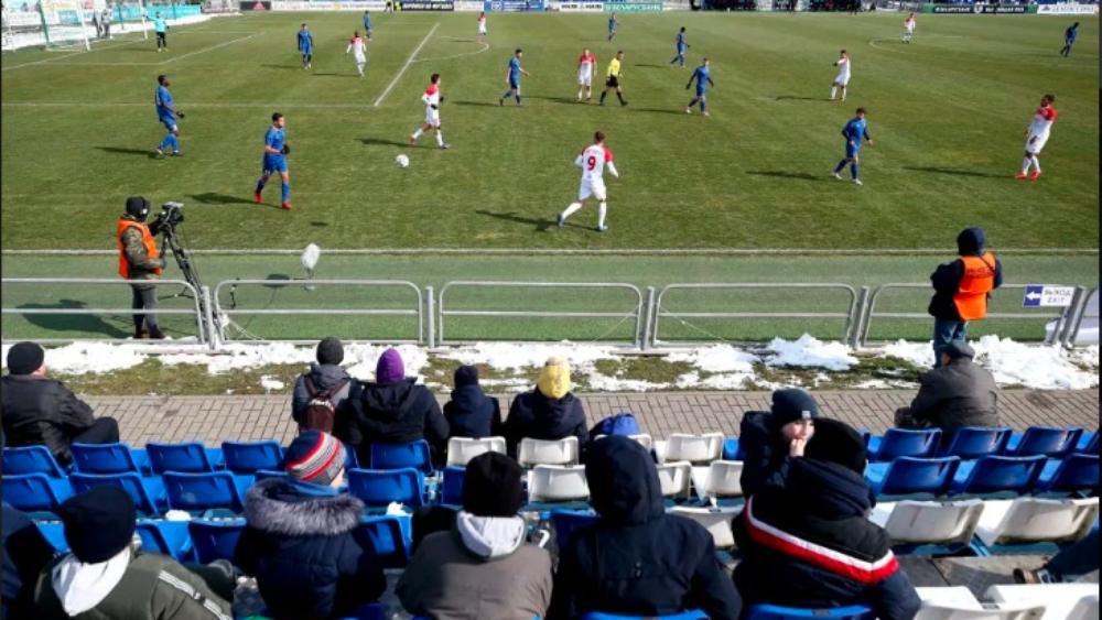 في عهد "كورونا".. احتساب 5 ركلات جزاء خلال مباراة في الدوري البيلاروسي وبحضور الجمهور!