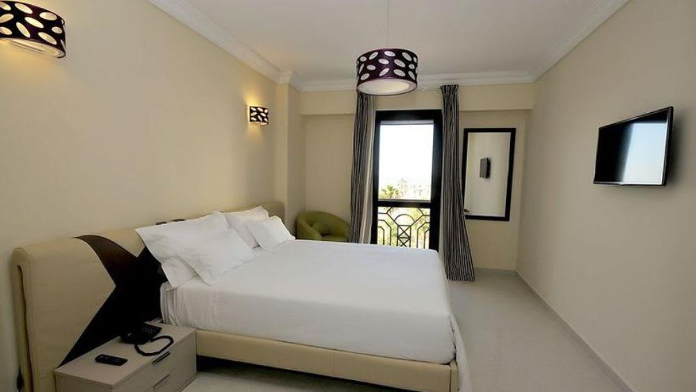 فندق بطنجة يُقدِّم 25 غرفة لإيواء أطباء وممرضين يواجهون "كورونا"