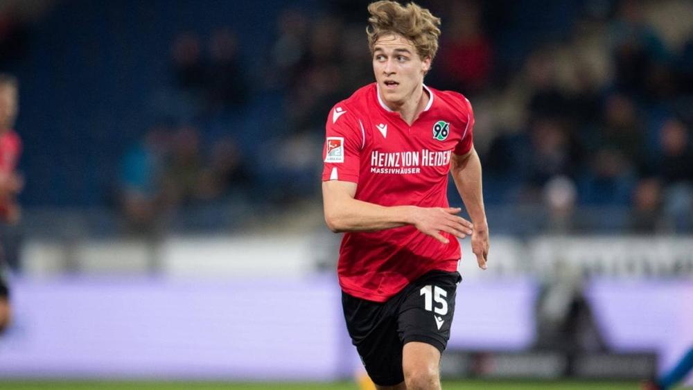 رسميا | أول لاعب أصيب بـ"فيروس كورونا" تعافى وأصبح بإمكانه مغادرة الحجر الصحي