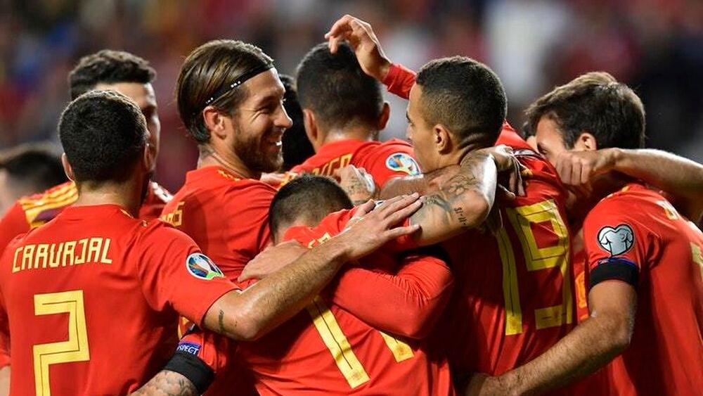 منتخب إسبانيا يضع فندقه تحت تصرف السلطات الصحية للمساعدة في مكافحة انتشار "فيروس كورونا".