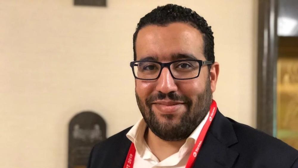 السكرتير العام لـ"الكاف": "هناك لجنة تدرس الخيارات المختلفة بخصوص برمجة الأيام القادمة و إمكانية تأجيل مباريات نصف نهائي دوري الأبطال إلى يونيو المقبل"