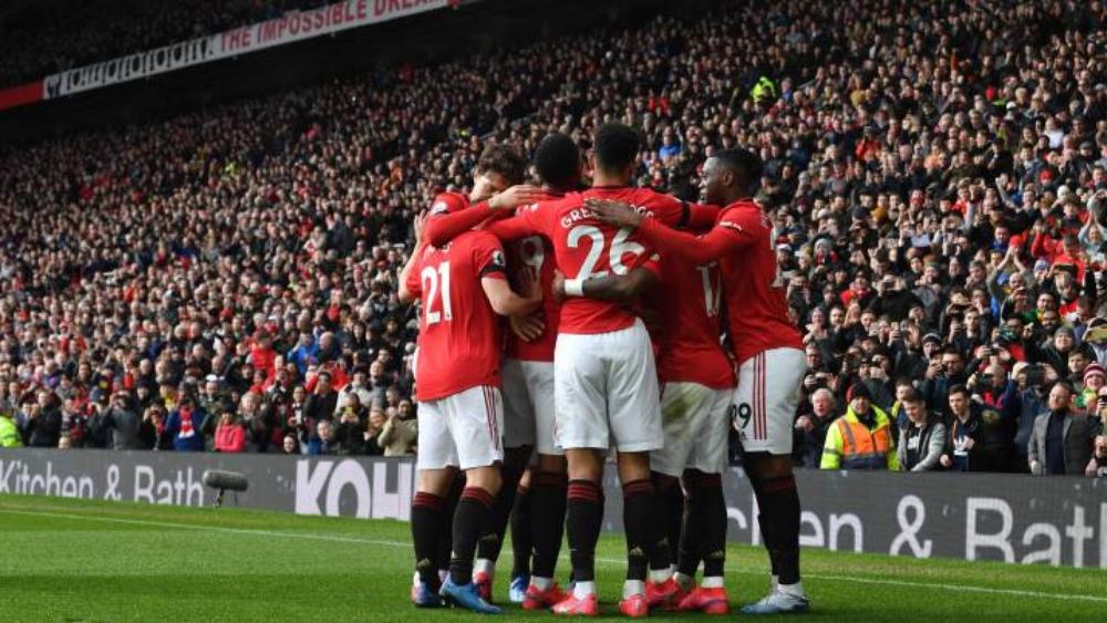 مان يونايتد يُطمئن جماهيره لتعويضهم بـ"ثمن التذاكر" في حال إلغاء الموسم