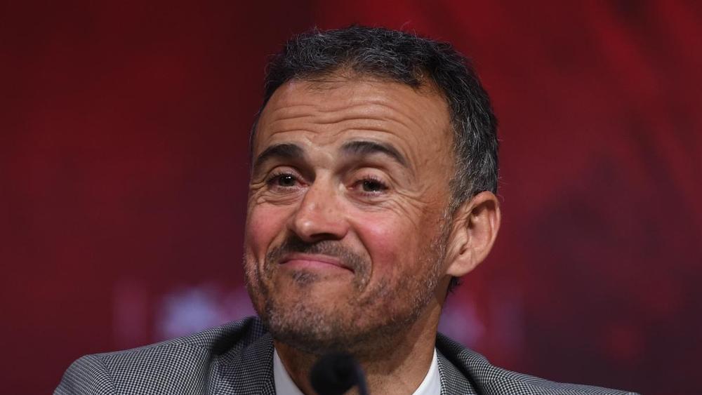 إنريكي يتحدث في "لقاء رقمي" عن ميسي وإمكانية عودته لبرشلونة