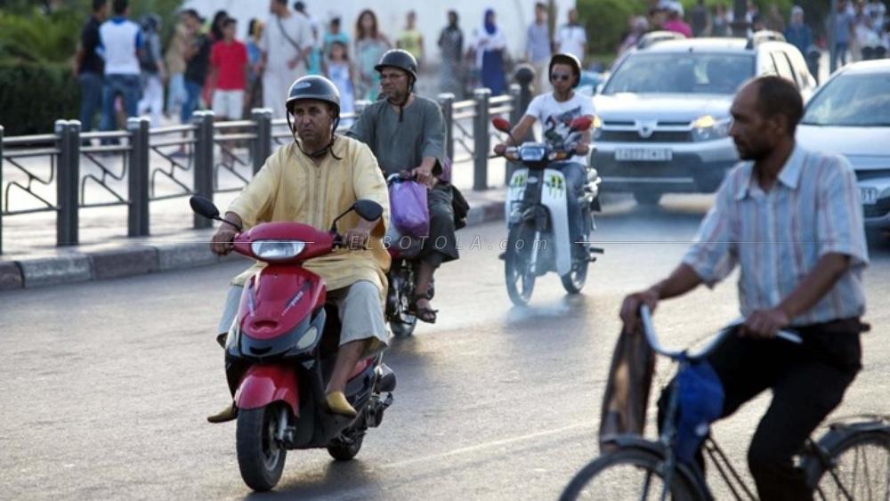ولاية مراكش تصدر "قرار" يمنع إركاب شخصين على متن الدراجات النارية العادية والعربات ثلاثية العجلات
