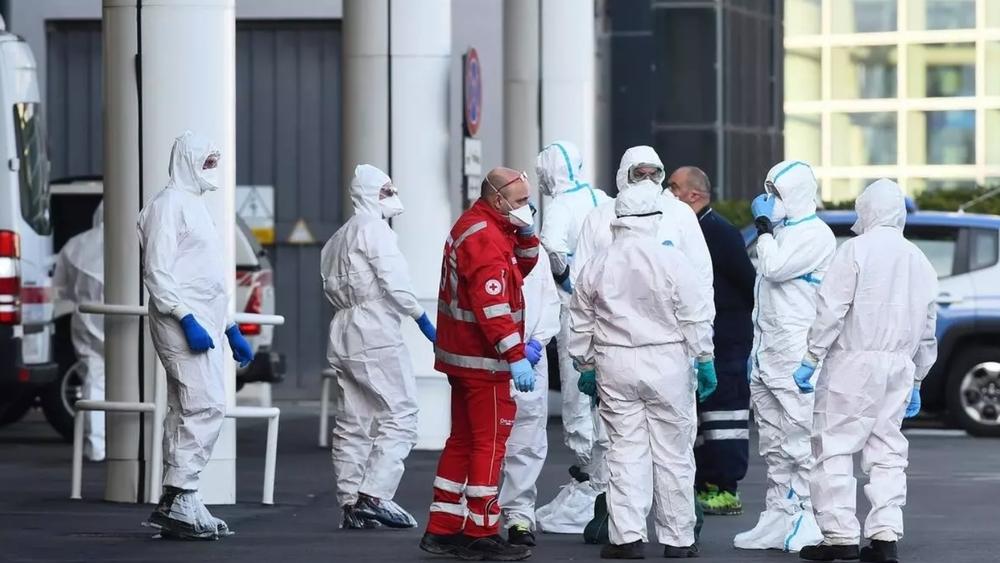 لأول مرة إيطاليا تسجل نسبة +4% كمعدل للمصابين الجدد آخر 24 ساعة و إقليم لومبارديا يسجل انخفاضا في المصابين بـ 400 حالة أقل من أمس الأحد