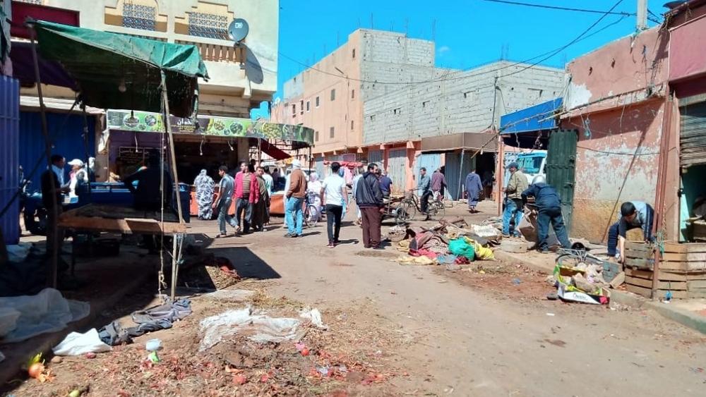 إخلاء أكبر سوق شعبي بمدينة العيون للحد من انتشار فيروس "كورونا"