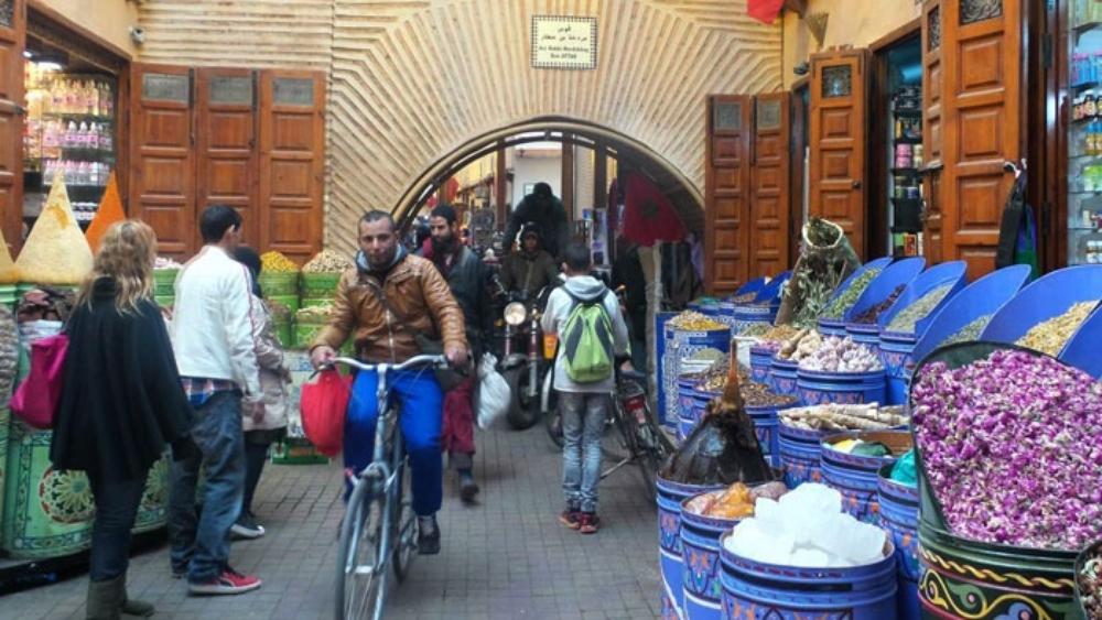 السلطات الولائية بمراكش تقرر تقليص أوقات اشتغال الأسواق إلى 6 ساعات بسبب فيروس كورونا