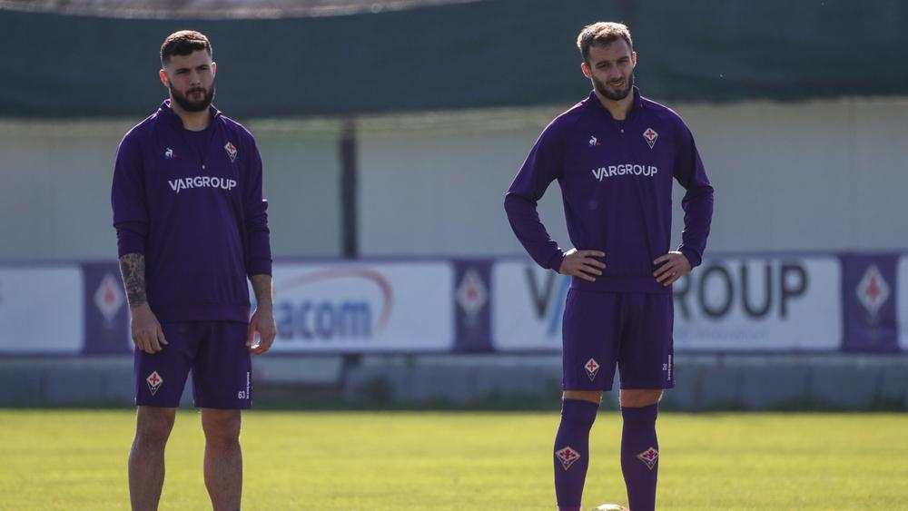 فيورنتينا يُعلن تعافي 3 لاعبين من صفوفه من فيروس "كورونا"