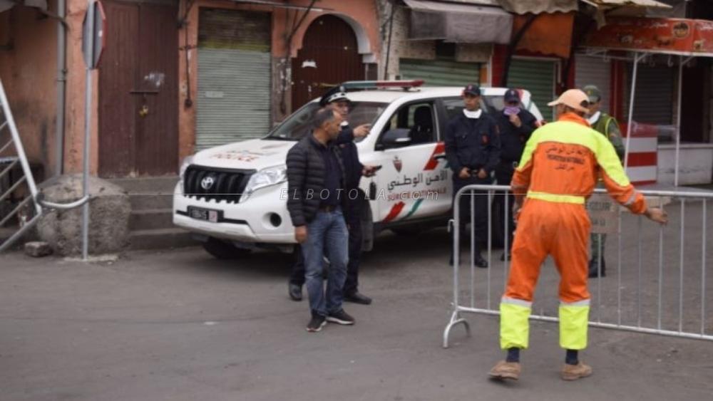 المصالح الأمنية والسلطات المحلية بمراكش تُثبِّت المزيد من الحواجز بالأحياء للتصدي لـ"فيروس كورونا"‎