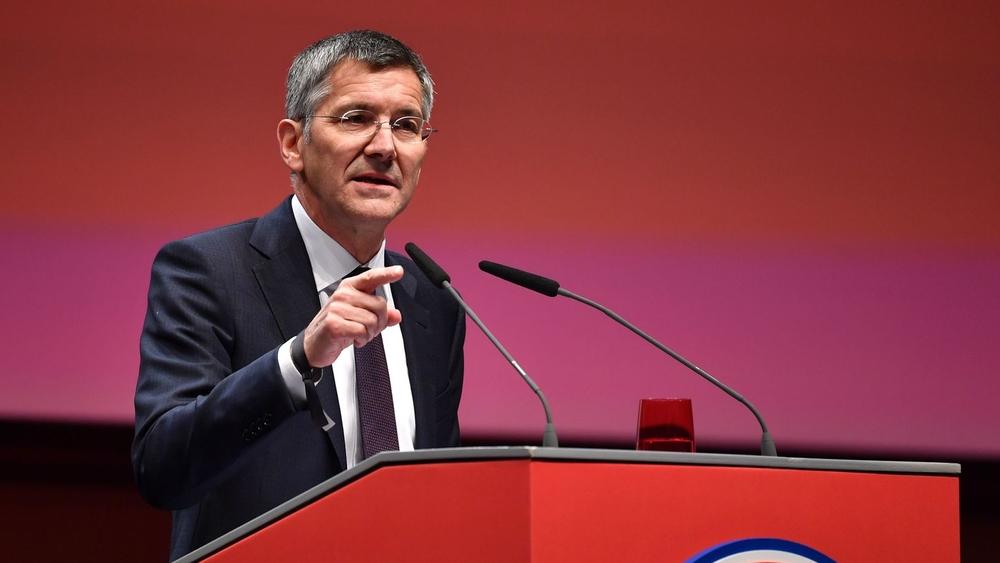 بايرن ميونيخ يهدف للخروج من أزمة "فيروس كورونا" بأقل الخسائر