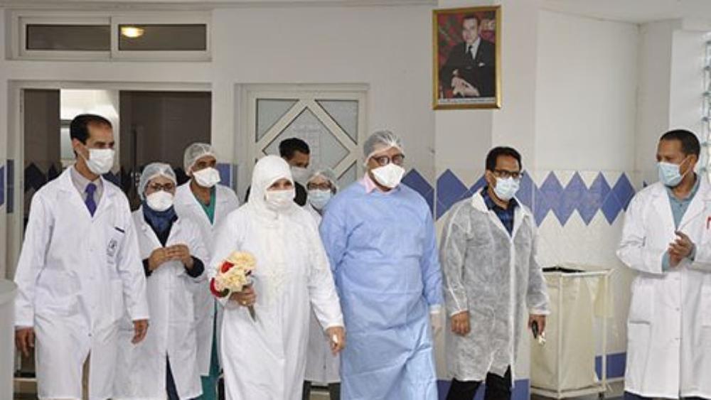 المركز الاستشفائي الجهوي لبني ملال .. مغادرة أول حالة تتماثل للشفاء من فيروس كورونا