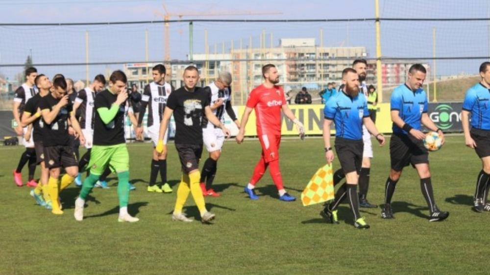 وزير الرياضة البلغاري يحذر أندية كرة القدم بعد تقارير عن انتهاك "حالة الطوارئ"