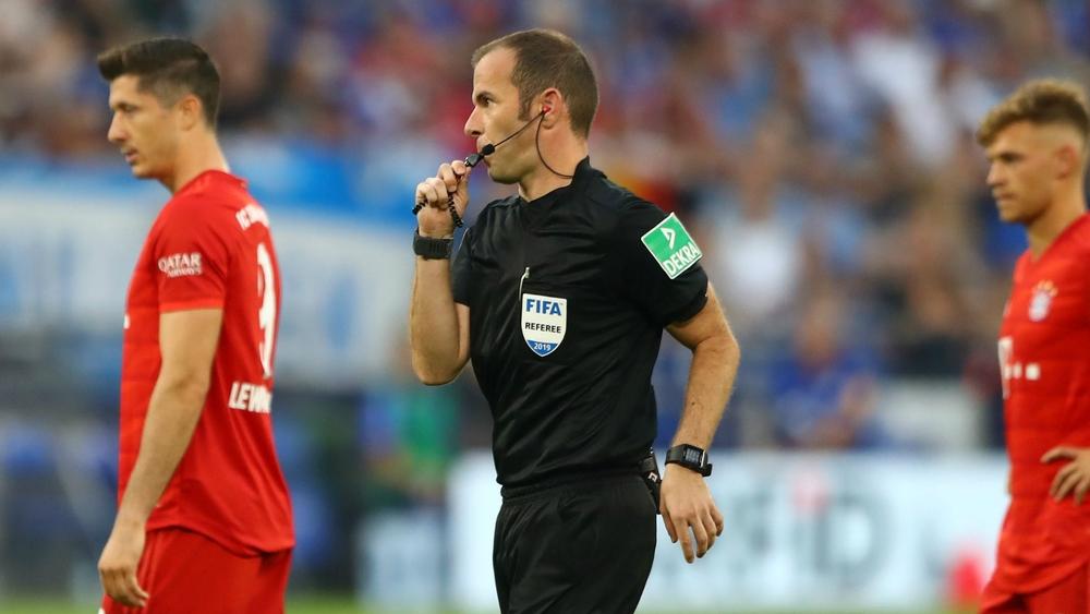 ألمانيا تهدف لتخفيف أعباء الحكام عند استئناف "البوندسليغا".. وحكام الـ"VAR" قد يرتدون الكمامات