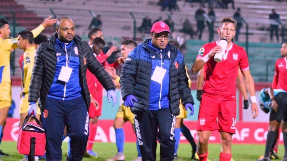 طبيب حسنية أكادير: "متابعة الجانب النفسي للاعبين خلال فترة الحجر الصحي أمر مهم و نحاول قدر الإمكان ألا يتابع اللاعبون أخبار هذا الوباء بصفة مستمرة"