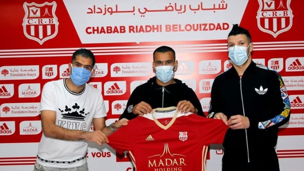 بسبب تفشي "فيروس كورونا".. شباب بلوزداد الجزائري يمدد عقود لاعبيه بـ"الكمامات"!