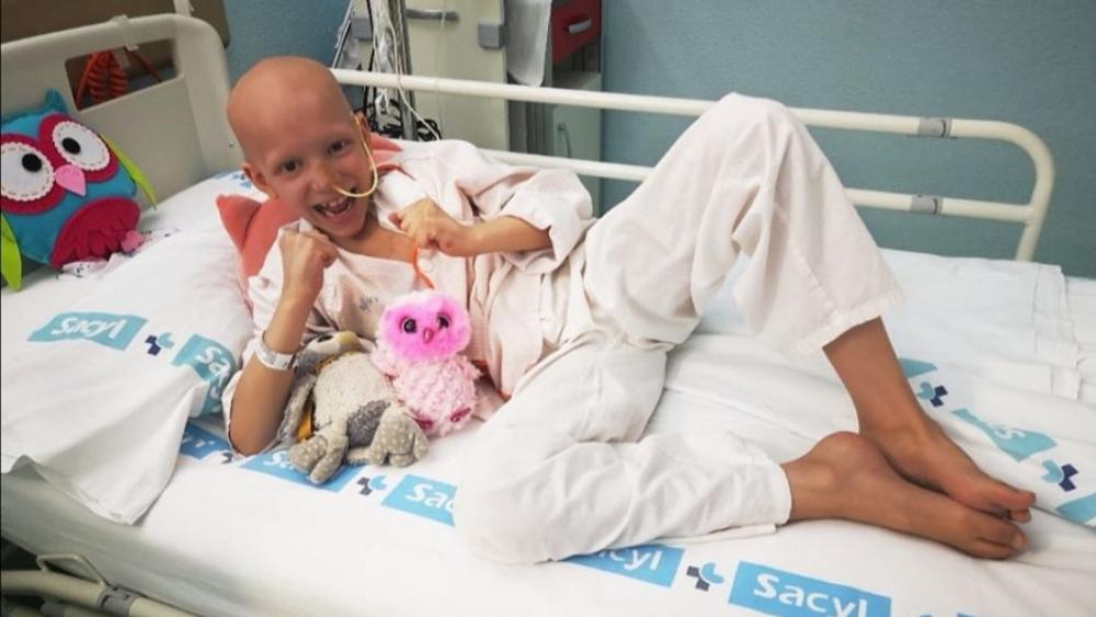 طفلة إسبانية (7 سنوات) "تهزم" فيروس "كورونا" رغم إصابتها بالسرطان!