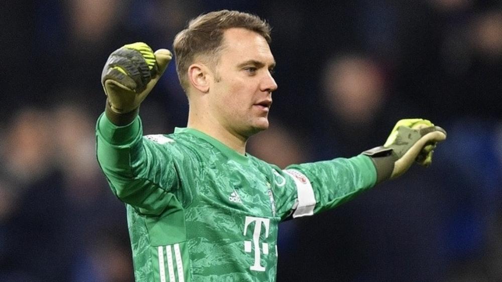 هونيس يتمنى بقاء نوير في البايرن وتجديد عقده الحالي