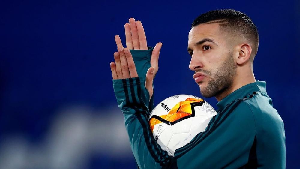 زياش يتحدث عن تحقيق "حلم" طفولته بالانتقال إلى الدوري الإنجليزي.. والسير على خطى "لاعبه المفضّل" دروغبا