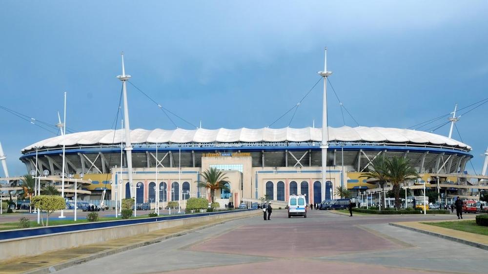 "الكاف": ملاعب تونس غير مؤهلة لإستقبال المباريات الدولية .. وملعب رادس مهدد بعدم احتضان المباريات مستقبلا قبل إجراء "إصلاحات عاجلة"..!