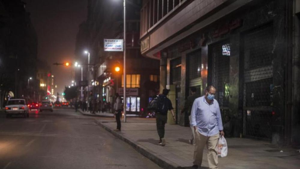 تمديد حظر التجوال الليلي في مصر حتى نهاية رمضان لاحتواء فيروس "كورونا"