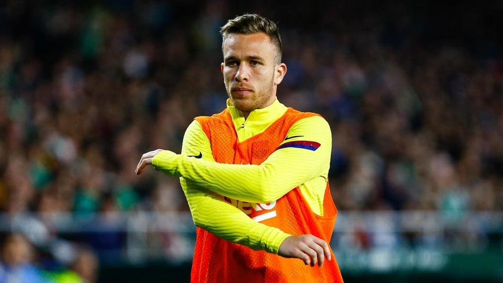 أرتور يهدد جهود استئناف "الليغا" بسبب سيارته ويبرر موقفه