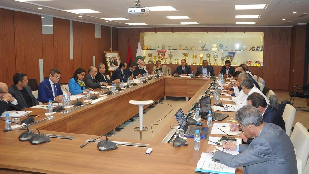 خاص | إقامة مباريات بين الأندية في معسكرات موحدة ذات ملاعب محايدة .. اقتراح جديد لاستكمال الموسم الكروي بالمغرب