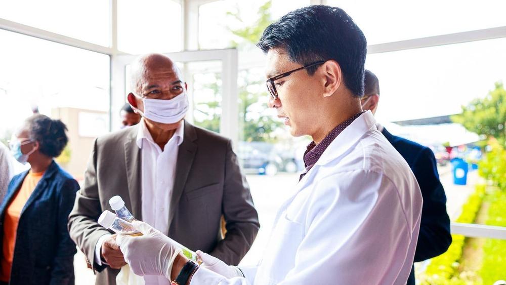 راجولينا عن 'المشروب المعجزة': "لم يكن أحد سيشكك لو كانت دولة أوروبية هي من اكتشفت هذا العلاج وليس مدغشقر!"