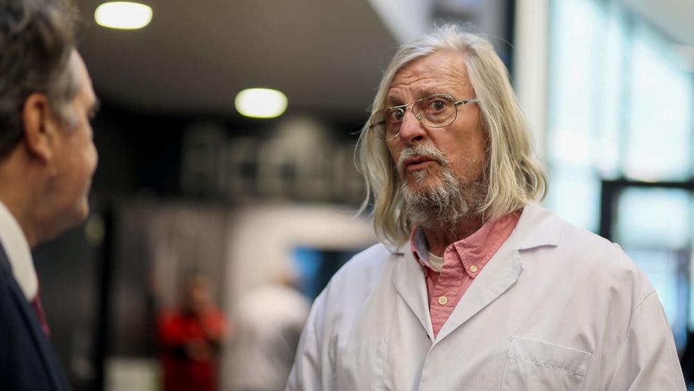 الطبيب الفرنسي راوول: "فيروس كورونا سينتهي ولن تكون هناك موجة ثانية"