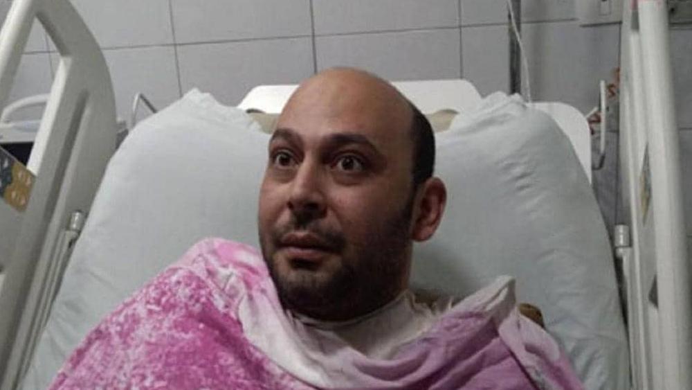 طبيب مصري يتحول لبطل قومي بعد فقدان بصره أثناء محاربة فيروس "كورونا"