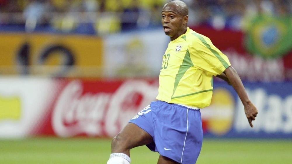 البرازيلي "المعتزل" إديلسون: "مهاراتي أفضل من نيمار وميسي ورونالدو .. وعليهم الفوز بكأس العالم حتى يكونوا أفضل مني"