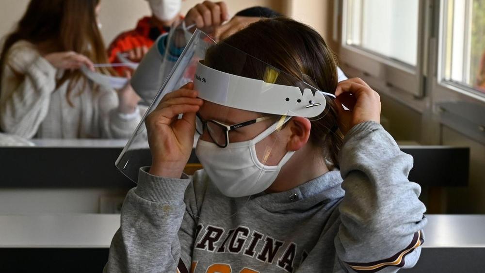 بعد أقل من أسبوع على فتحها.. فرنسا تعيد إغلاق بعض المدارس بسبب ظهور حالات جديدة لـ"كورونا"!