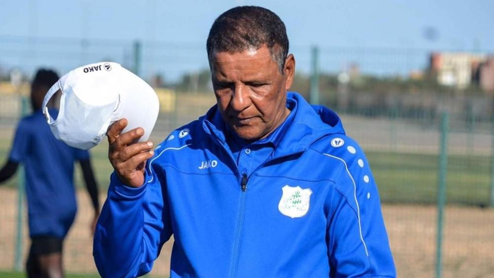 تعليق الرحلات الجوية بسبب "الجائحة" يدفع الدفاع الحسني الجديدي لفك ارتباطه رسميا بالمدرب الجزائري عبد القادر عمراني..!