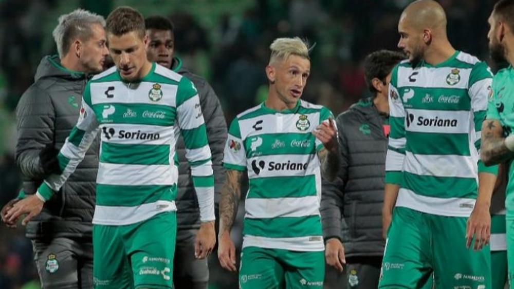 إصابة ثمانية لاعبين بفيروس "كورونا" في نادي سانتوس المكسيكي