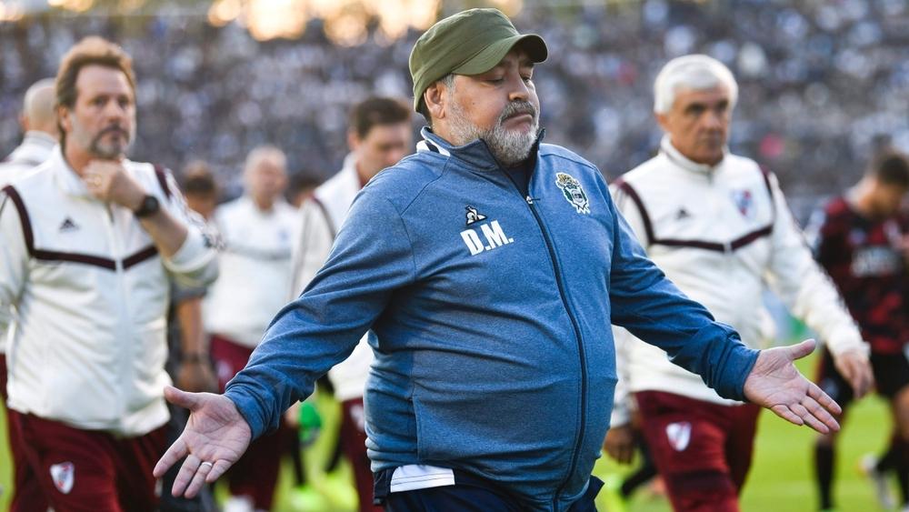 مارادونا يؤيد فرض "الضريبة على الثروة" على أغنياء الأرجنتين