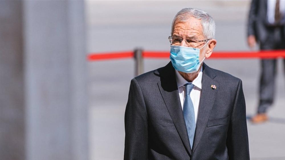 بسبب تأخره في إتمام وجبة سمك بإحدى المطاعم.. رئيس النمسا يقدم اعتذاره لشعبه بعد خرق قانون "كورونا"