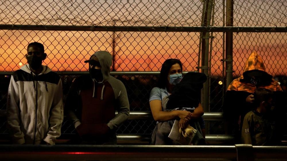 كورونا يقلب الموازين.. سلطات المكسيك تشدد في تفتيش المسافرين القادمين من الولايات المتحدة وترفض دخول بعضهم