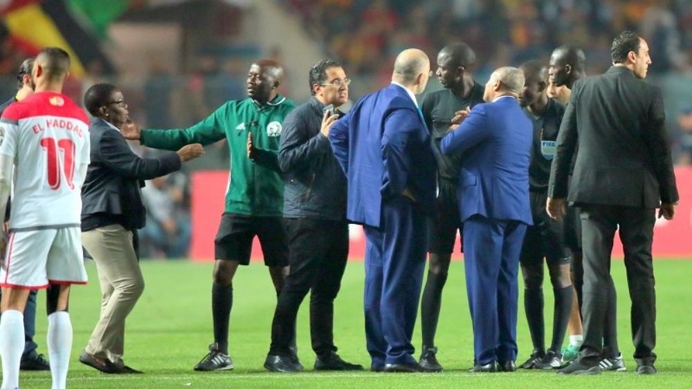 تقارير تونسية | "الوداد طالب بضرورة إدلاء أحمد أحمد بشهادته في قضية نهائي رادس بصفته رئيسا لـ"الكاف" وشاهدا على الواقعة"