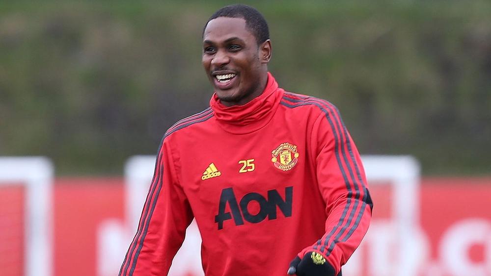 رسميا | مانشستر يونايتد يعلن تمديد إعارة النيجيري إيجالو