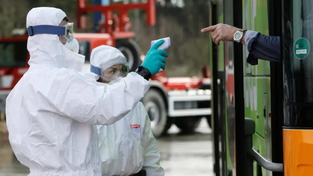 طبيب إيطالي "بارز" : "فيروس كورونا بدأ يفقد قوته وأصبح أقل فتكا و بعض الخبراء يبالغون في التوجس من احتمال وقوع موجة ثانية للعدوى"