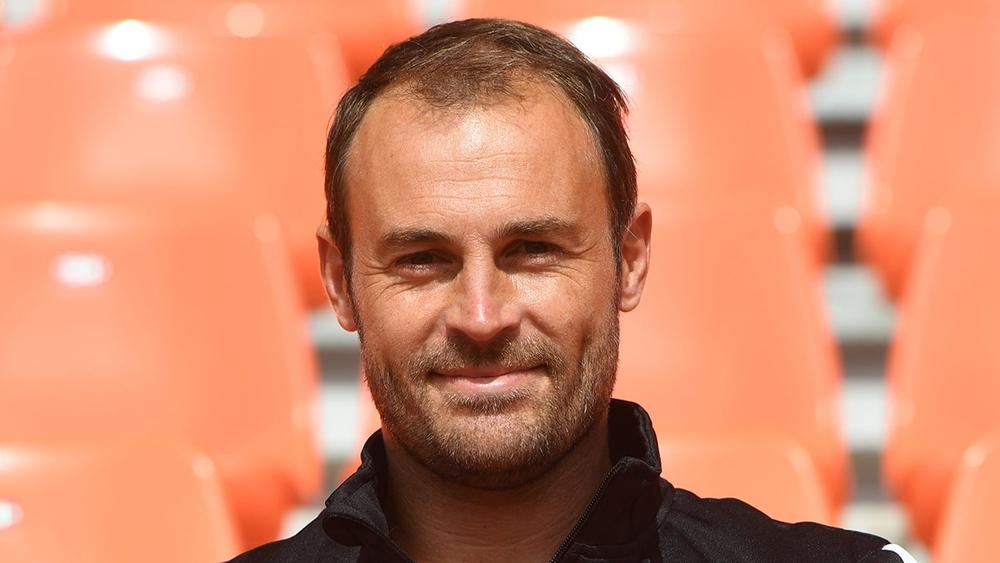 أولمبيك ليون يعلن عن تعاقده مع مدرب حراس المرمى في المنتخب المغربي