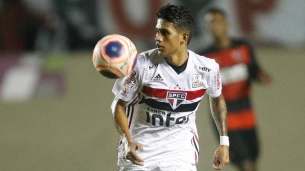 وكيل جوستافو مايا: "واثقون من إكمال برشلونة للصفقة"