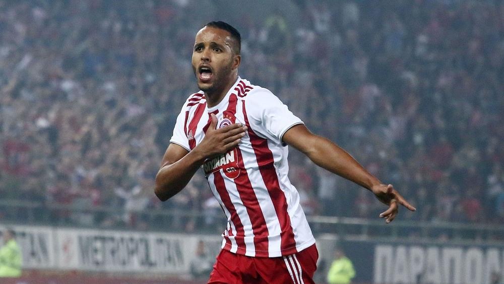 يوسف العربي حاضر في "قمة" الدوري اليوناني بين أولمبياكوس وباوك سالونيكي