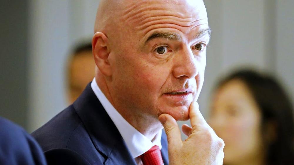 رئيس الفيفا لا يتوقع "عودة سريعة" للجماهير إلى المدرجات