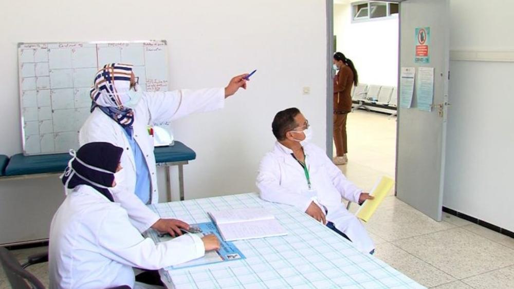 وزارة الصحة: "عدد الحالات الحرجة ينخفض إلى 7 حالات .. 4 منها تحت التنفس الإصطناعي"