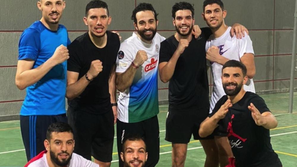 مغاربة "الدوري السعودي" يجرون مباراة مصغرة بينهم في انتظار الحسم في مآل عودتهم لأرض الوطن