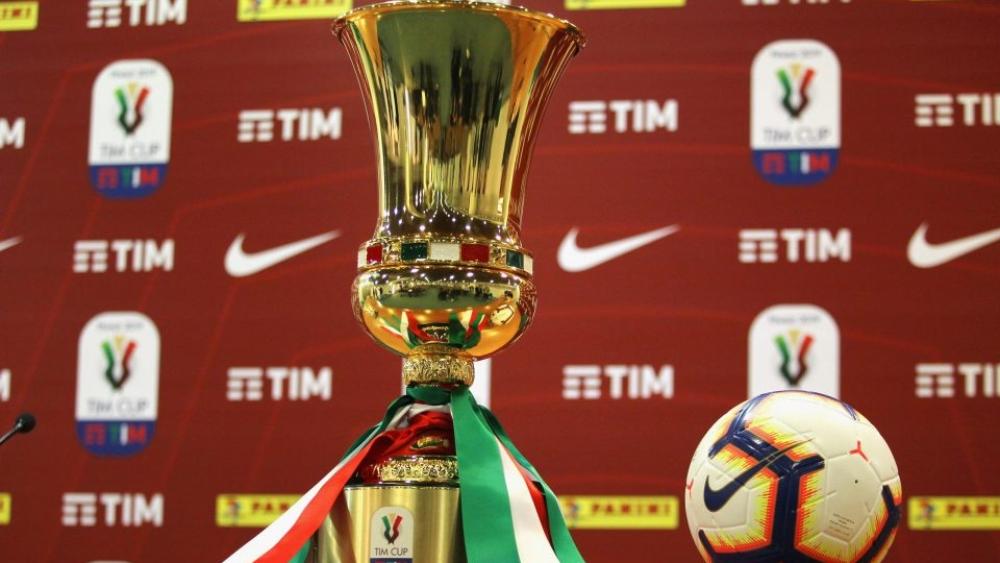 بسبب "كورونا" .. الفائز بكأس إيطاليا سيرفع الكأس ويتسلم الميداليات بمفرده