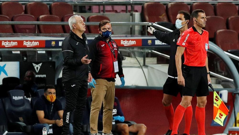 لسبب غريب.. أغيري مدرب ليغانيس يتعرض للطرد الأول في مسيرته!