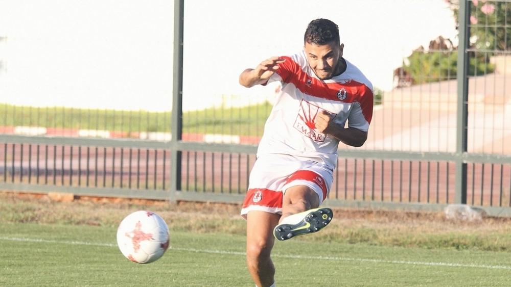 أنس باش لـ"البطولة": "اللاعبون مُطالبون بالحفاظ على لياقتهم تحسباً لأي قرار باستئناف النشاط الكروي .. ولا أرى نفسي بعيداً عن الفتح الرياضي داخل المغرب"